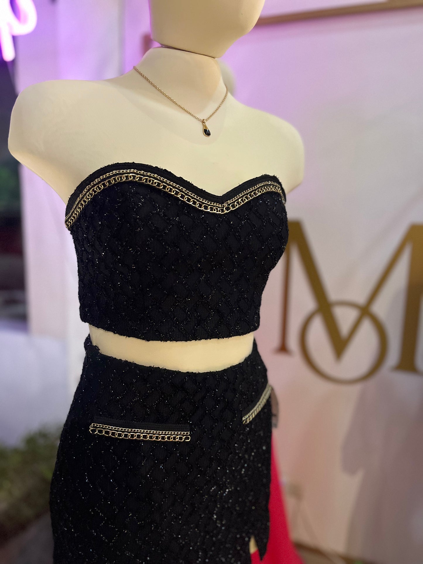 Conjunto Top y Falda con cadenas
